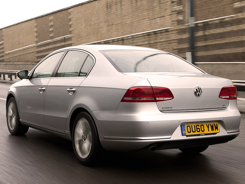 VW Passat 1.6 TDI Bluemotion (2011) arkadan görünüm