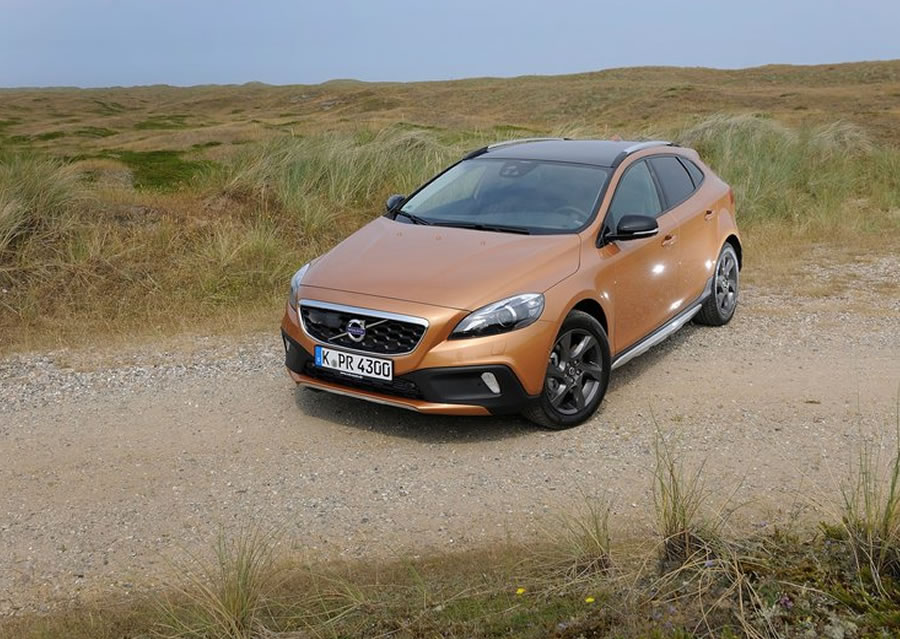Volvo V40`ın Türkiye fiyatı açıklandı!