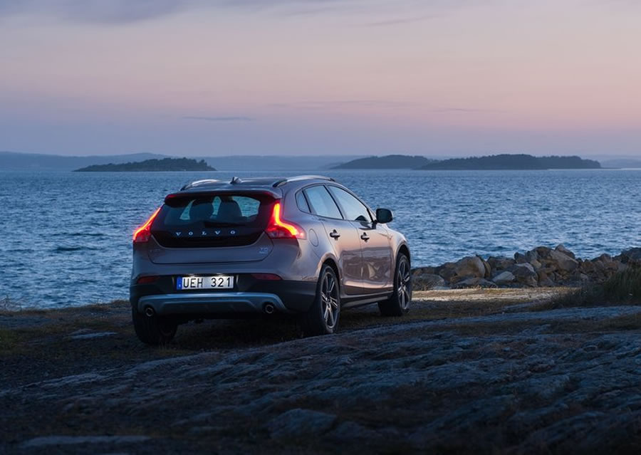 Volvo V40`ın Türkiye fiyatı açıklandı!