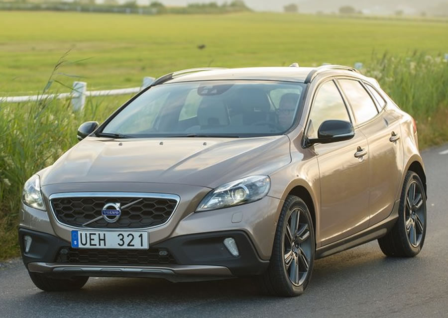 Volvo V40`ın Türkiye fiyatı açıklandı!