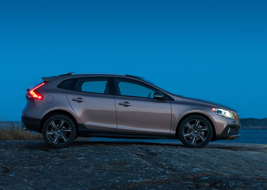 Volvo V40`ın Türkiye fiyatı açıklandı!