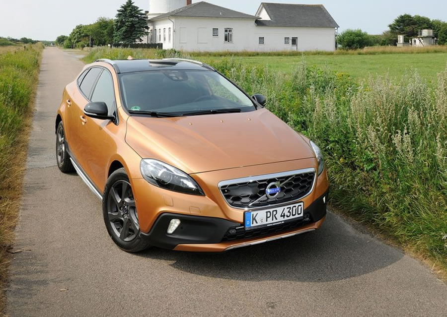 Volvo V40`ın Türkiye fiyatı açıklandı!