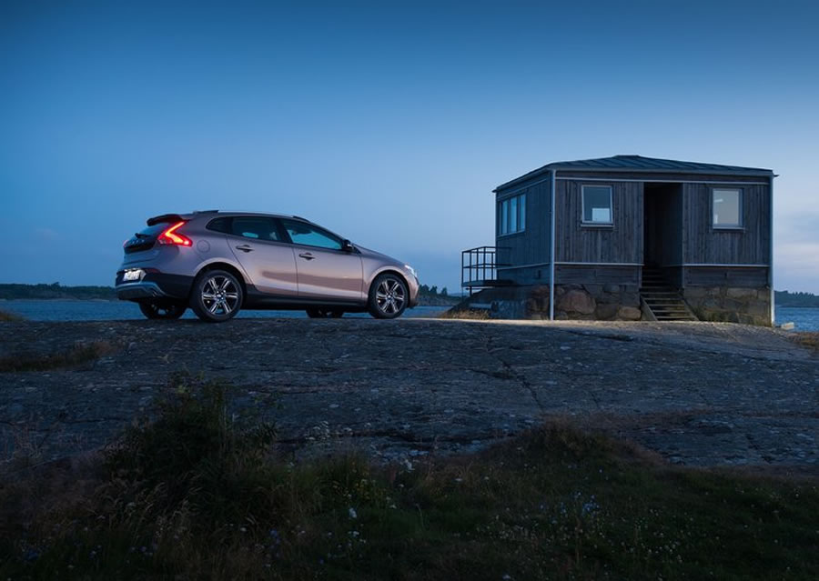 Volvo V40`ın Türkiye fiyatı açıklandı!