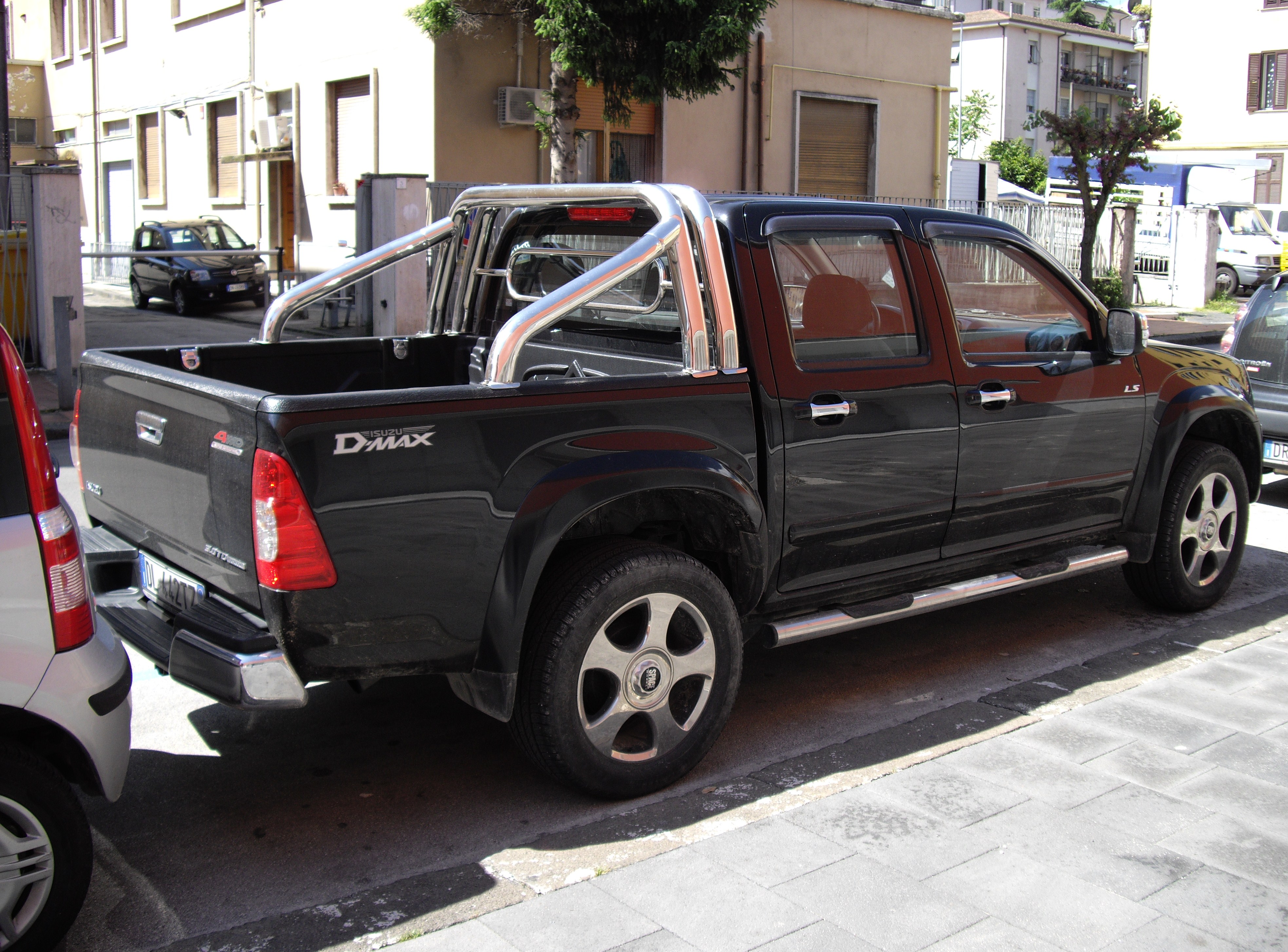 Isuzu D-Max 4x4 Çift Kabin V-Cross