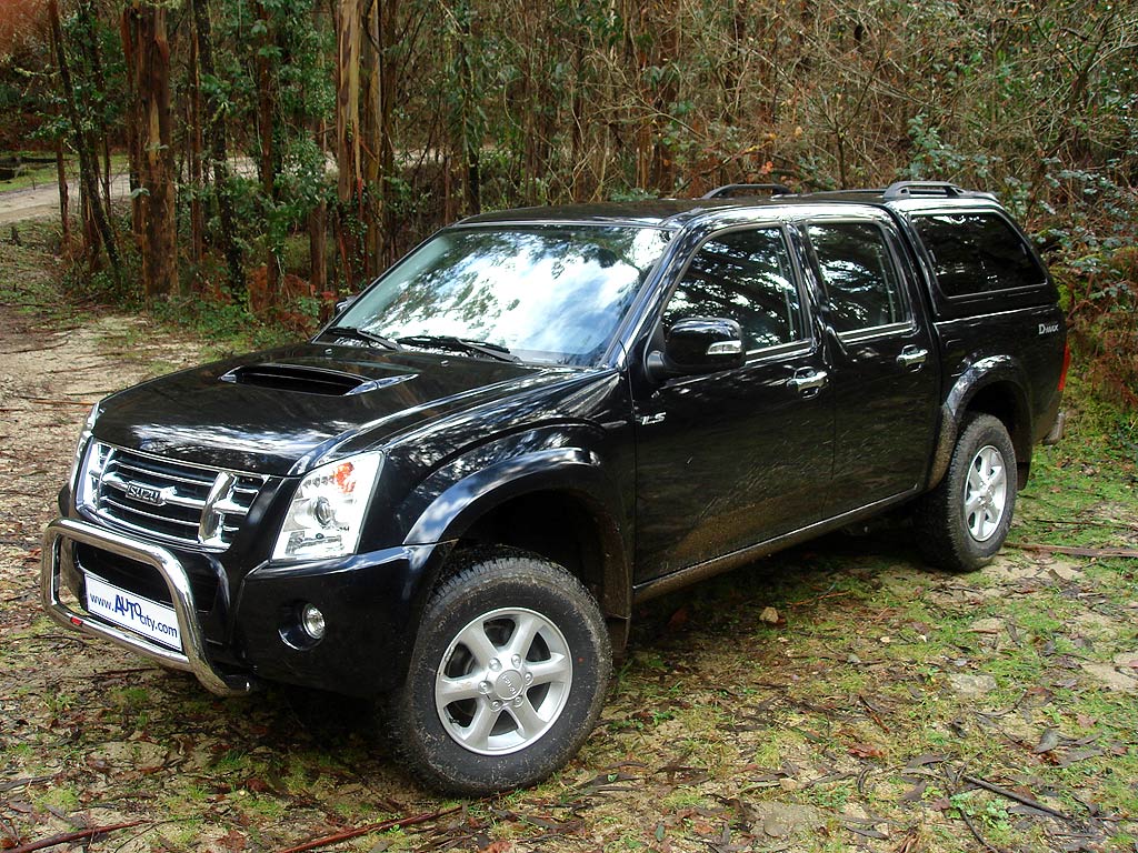 Isuzu D-Max 4x4 Çift Kabin V-Cross