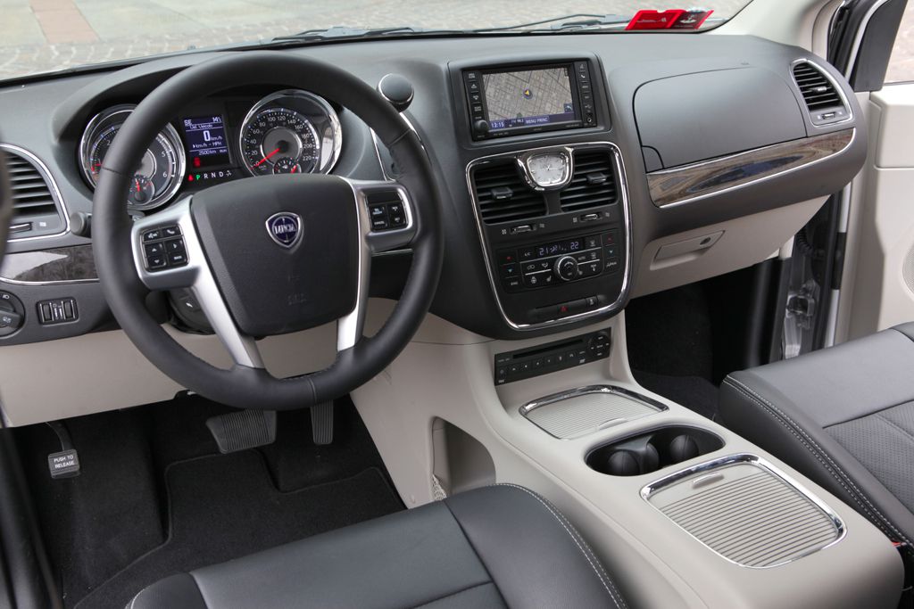 LANCIA VOYAGER 2.8 AT