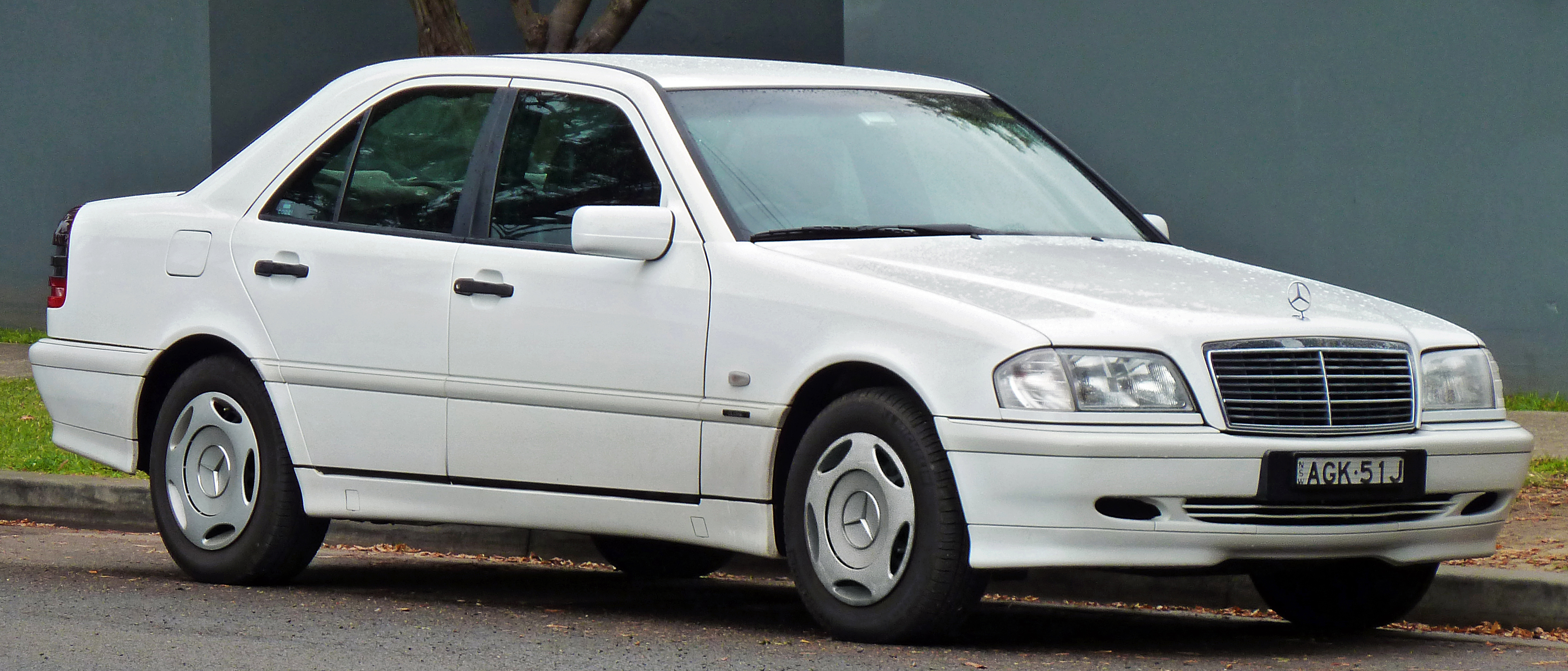 MERCEDES-BENZ C 180 SEDAN