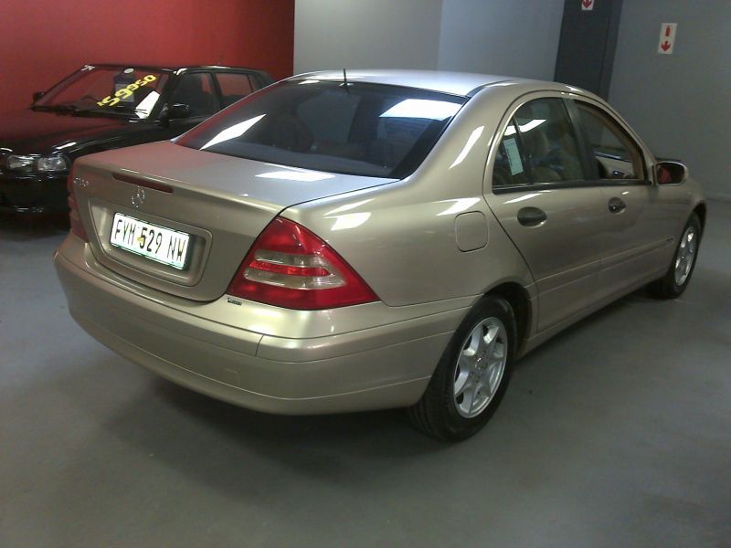 MERCEDES-BENZ C 180 SEDAN