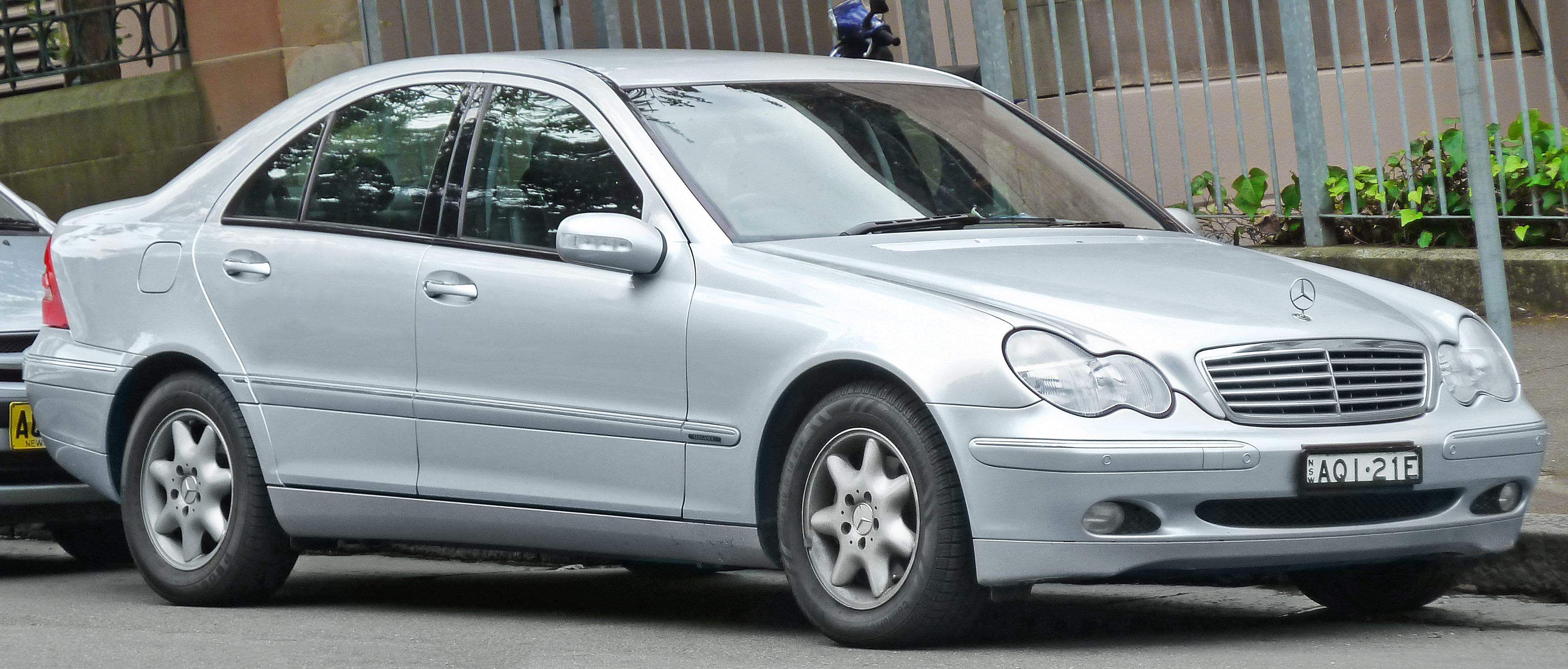 MERCEDES-BENZ C 180 SEDAN