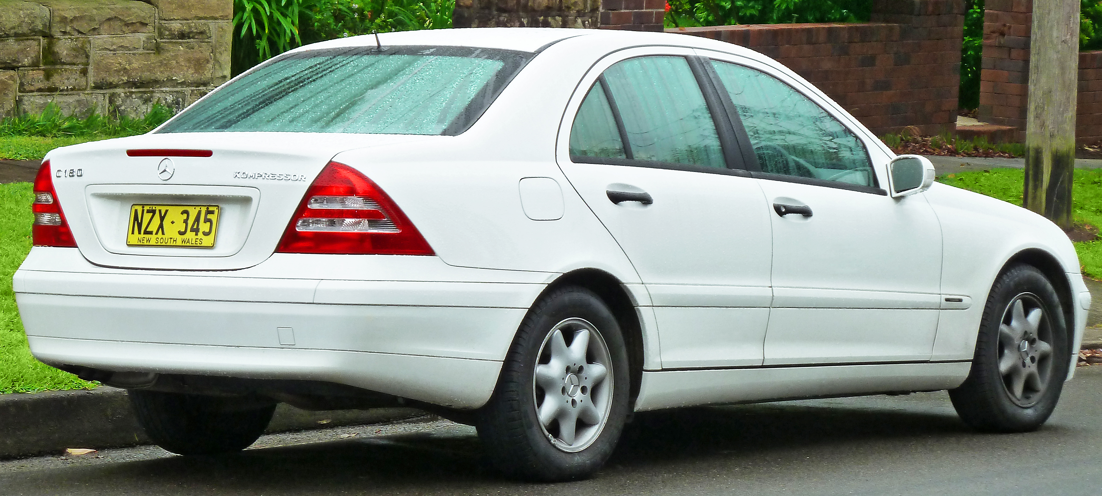 MERCEDES-BENZ C 180 SEDAN