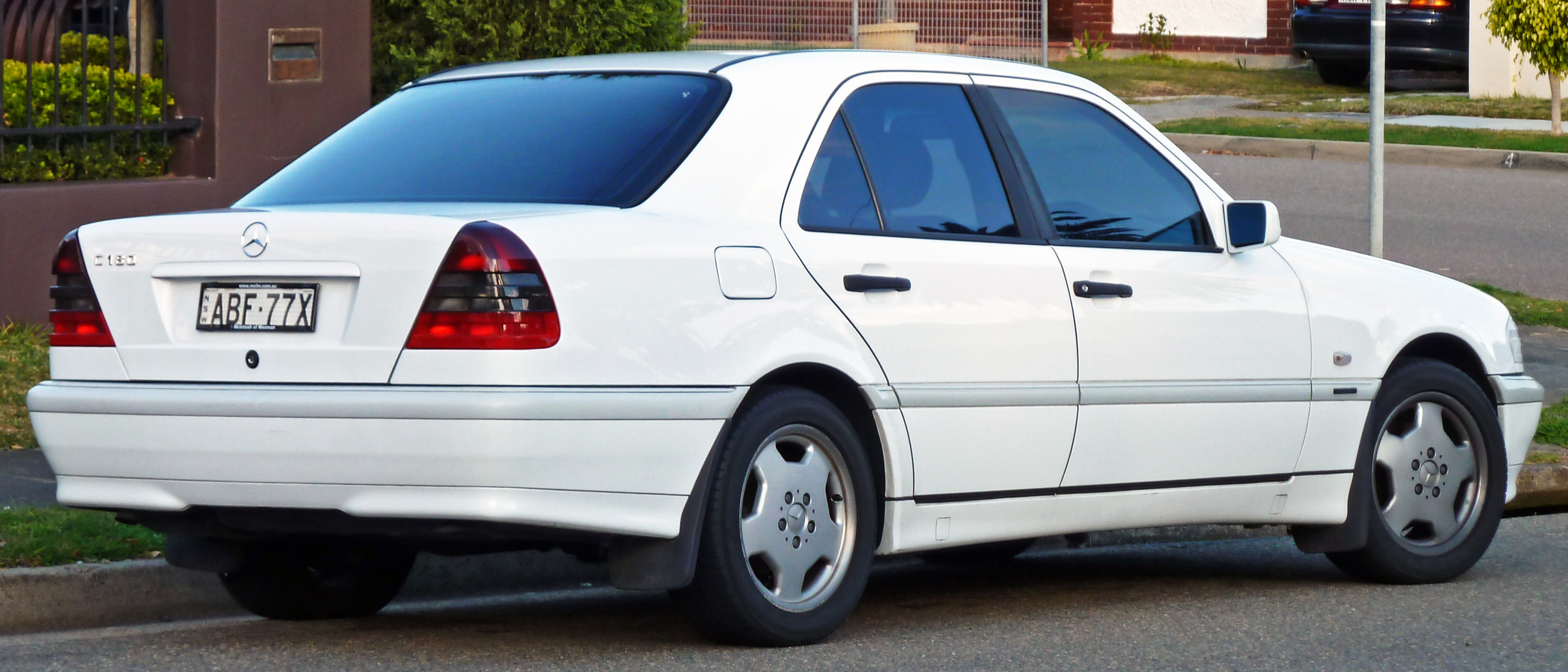 MERCEDES-BENZ C 180 SEDAN