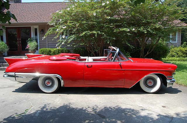 1957 Eldorado Biarritz`in ilk üretimi satıldı.