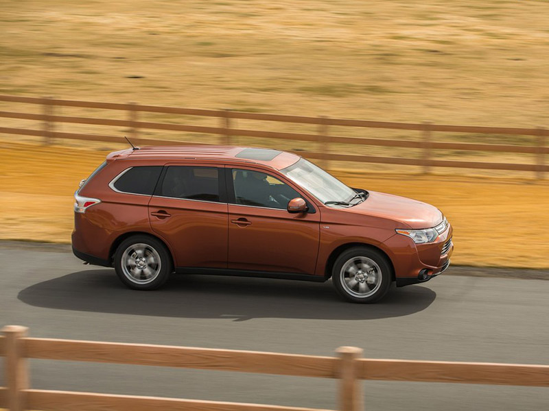 Mitsubishi Outlander PHEV 2014 incelemesi
