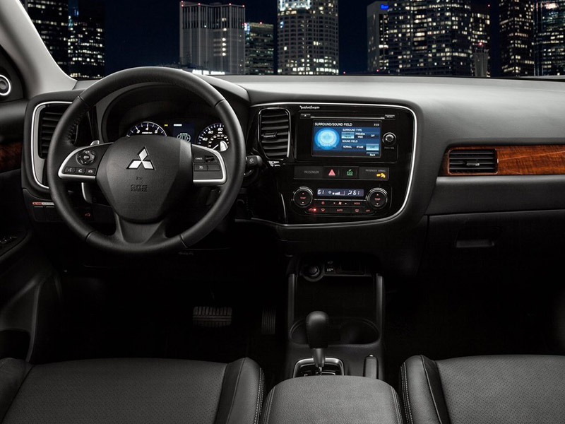 Mitsubishi Outlander PHEV 2014 incelemesi