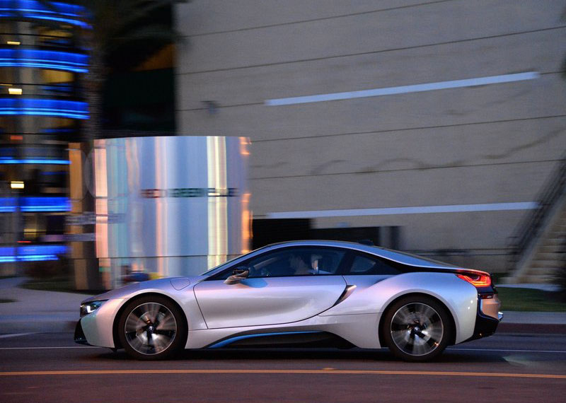 2015 BMW i8 incelemesi ve teknik özellikleri