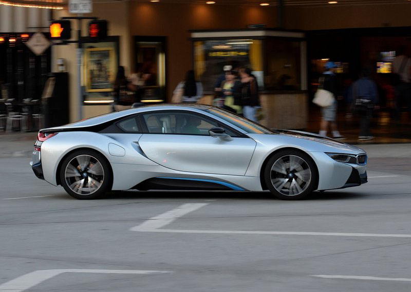 2015 BMW i8 incelemesi ve teknik özellikleri