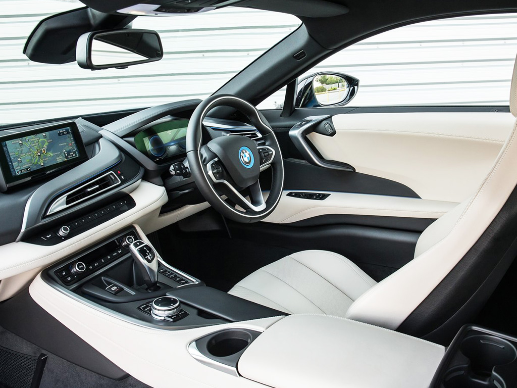 2015 BMW i8 iç görünüm