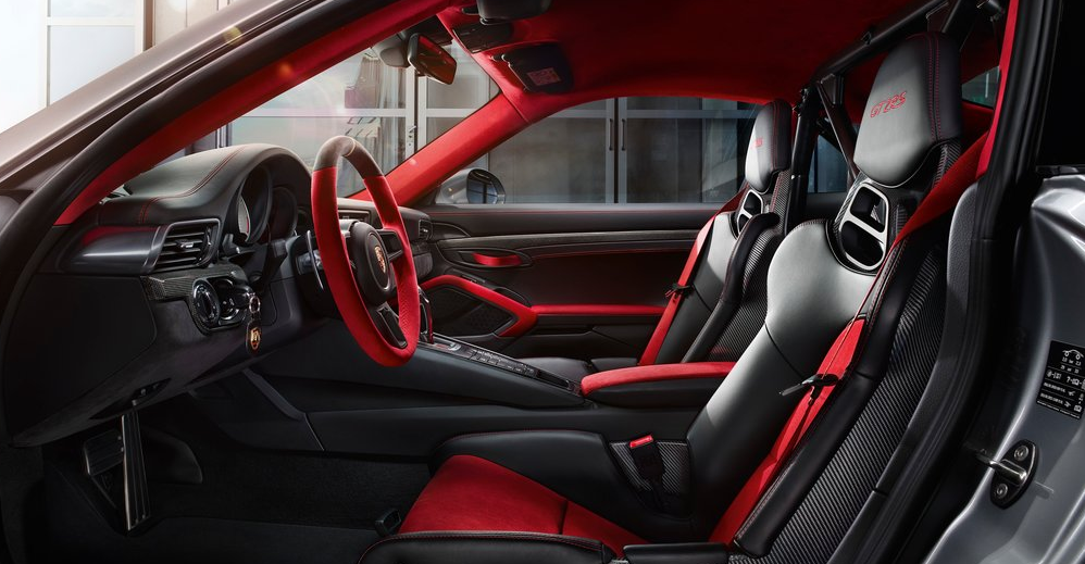 Porsche GT2 RS iç tasarım