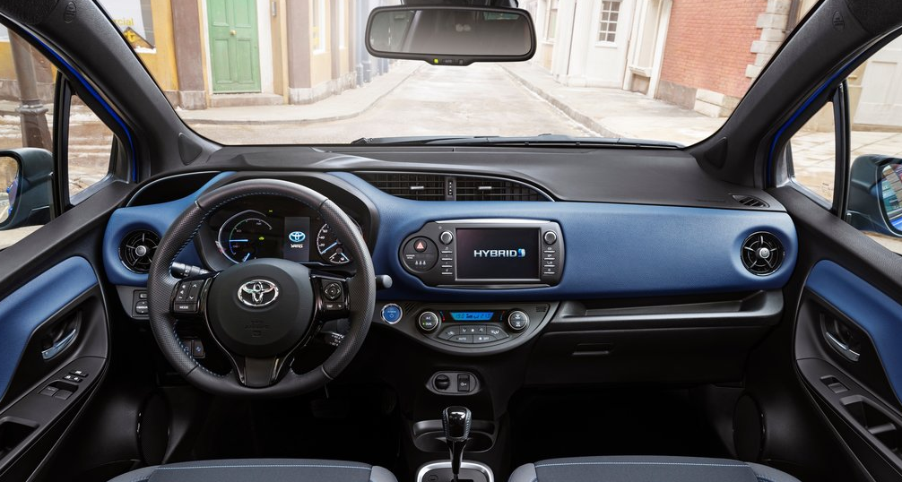 Toyota Yaris Hybrid İç Konsol