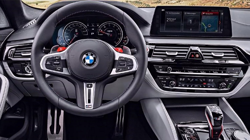 BMW m5 2018 İç Konsol Tasarımı
