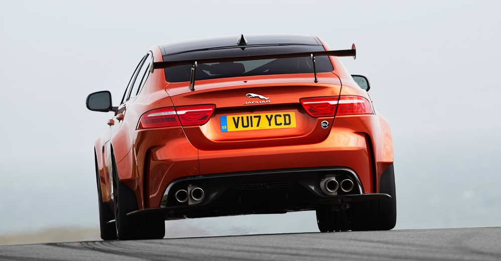 Gelecekte hızlı otomobiller: Jaguar XE SV Project 8 