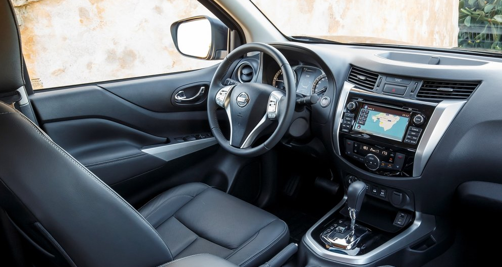 Nissan Navara Ön Panel