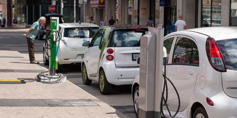 İskoçya, tüm dizel ve benzinli arabaları trafikten kaldıracak! İskoçya, tüm dizel ve benzinli arabaları trafikten kaldıracak!