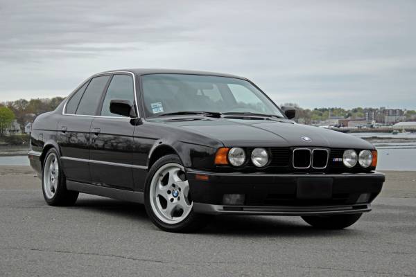 BMW M5 (E34) - En Özel BMW M Otomobilleri Listesi