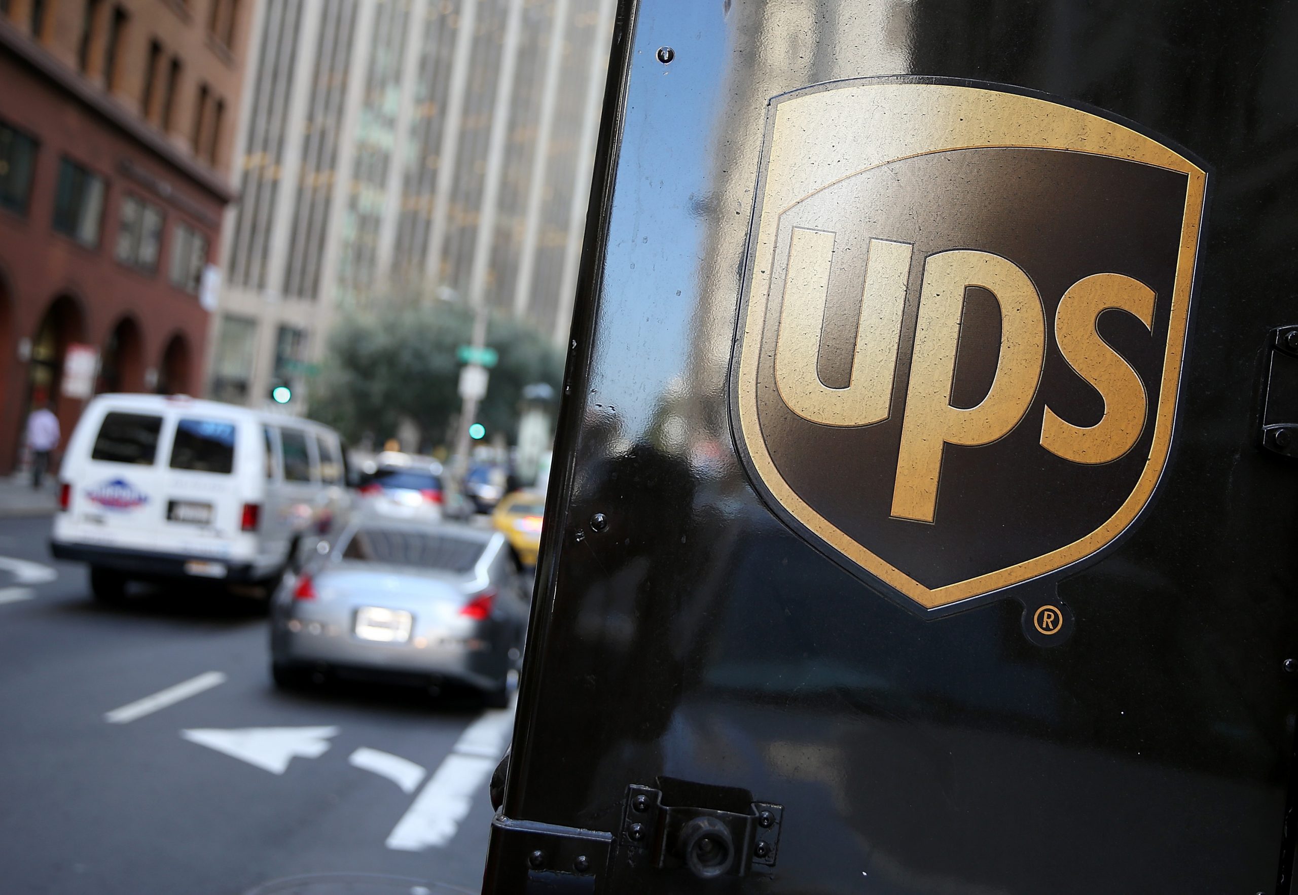 UPS, tamamen elektrikli kamyon filosu kuruyor