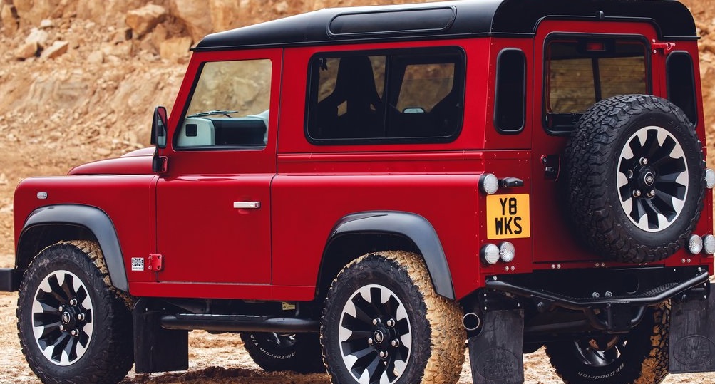 Land Rover Defender Works V8 Arka Görünüm