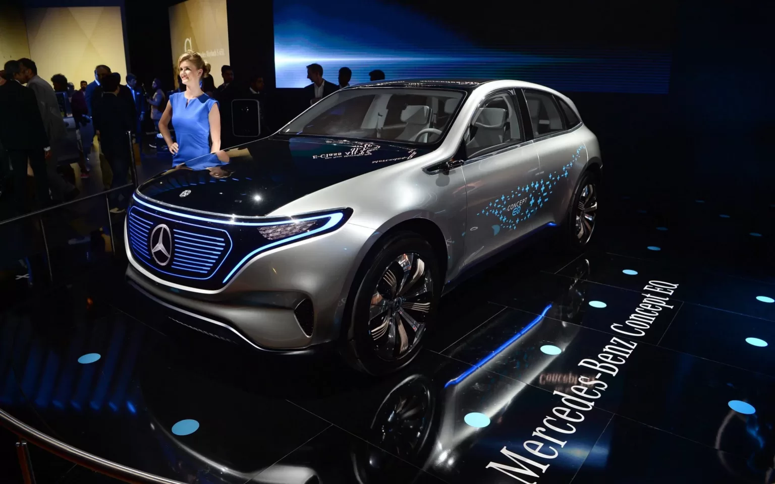 Mercedes Benz pot kırdı, Çin’in Almanya’daki elçisinden özür diledi!
