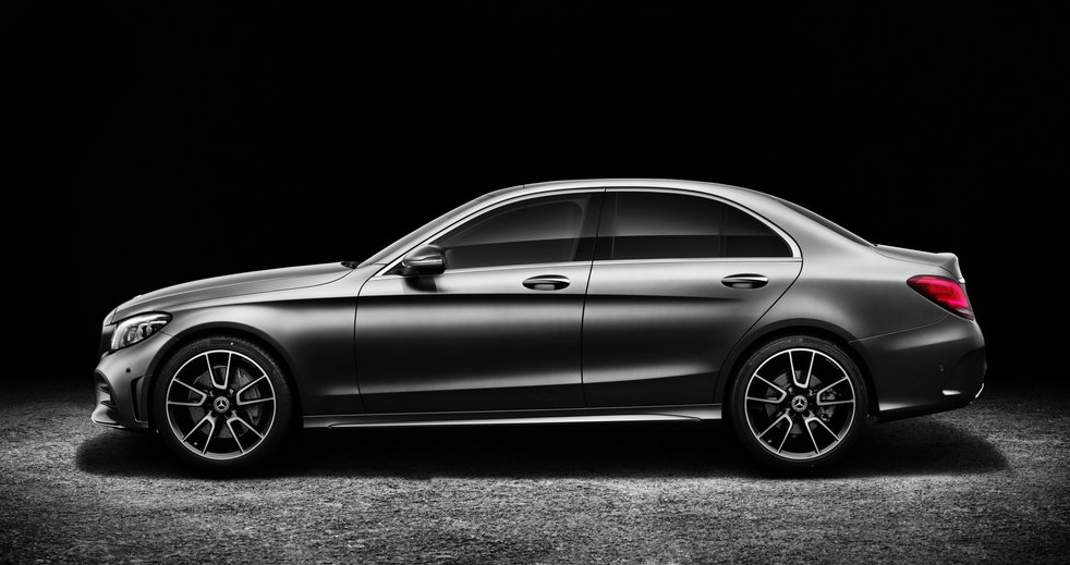 Premium Orta Sınıf Yenilikleri: Mercedes C Serisi Mercedes C Serisi Yan Görünüm