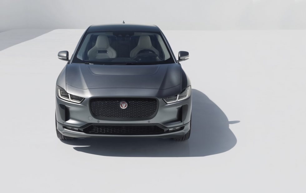 Jaguar I-PACE teknolojik özellikleriyle büyülüyor