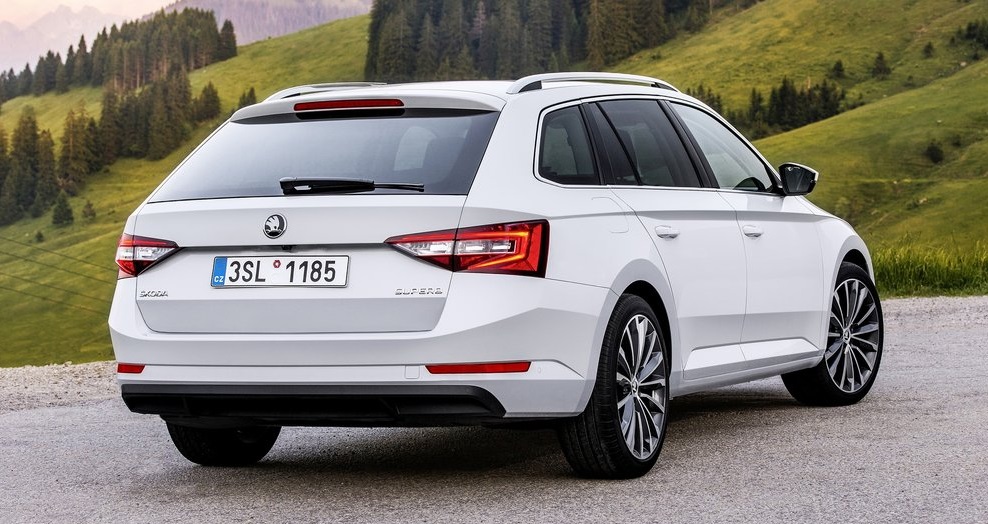 Skoda Superb Combi Arka Görünüm