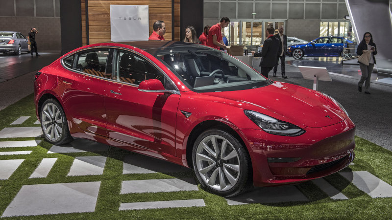 Tesla Model 3 halen daha seri üretime giremedi