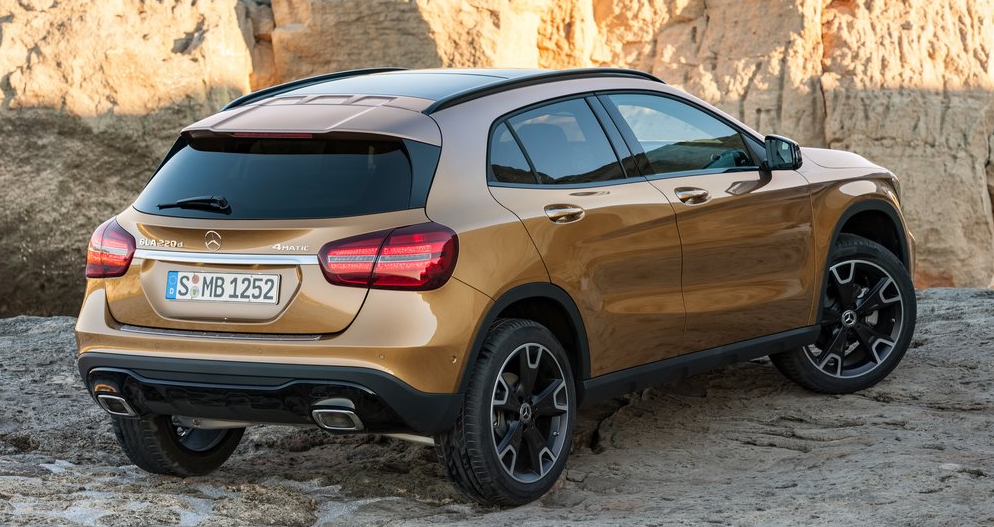Mercedes GLA Arka Görünümü