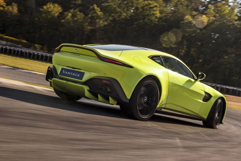 Aston Martin Vantage Arka Görünümü