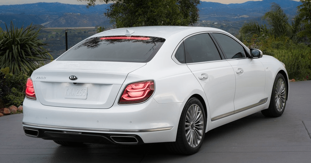 Kia K900 Arka Görünümü
