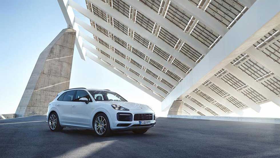Porsche Cayenne E-Hybrid 462 beygir güçle sahneye çıktı