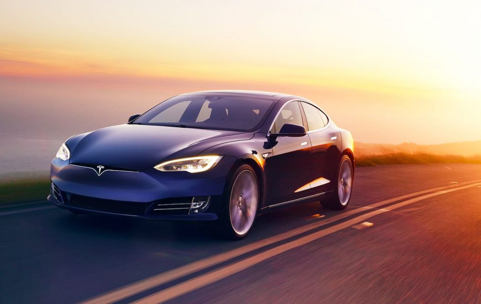 Tesla yöneticileri, sürücü dikkat takip sistemini veto etti