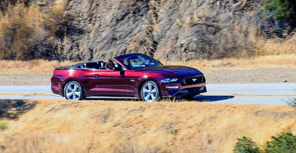 Ford Mustang GT Convertible yan gorunum detaylari