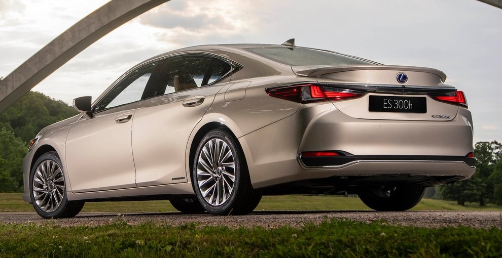 Lexus ES arka görünümü