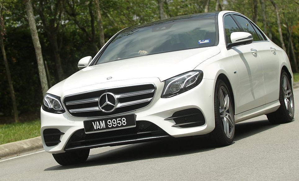 Mercedes plug-in hibrid modellerinin fişini çekti