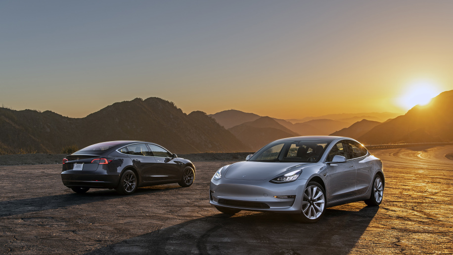 Tesla, Model 3 Performance ve Dual Motor’un fiyatında indirime gitti