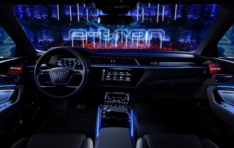 2020 Audi e-tron’un içi teknoloji cenneti gibi!