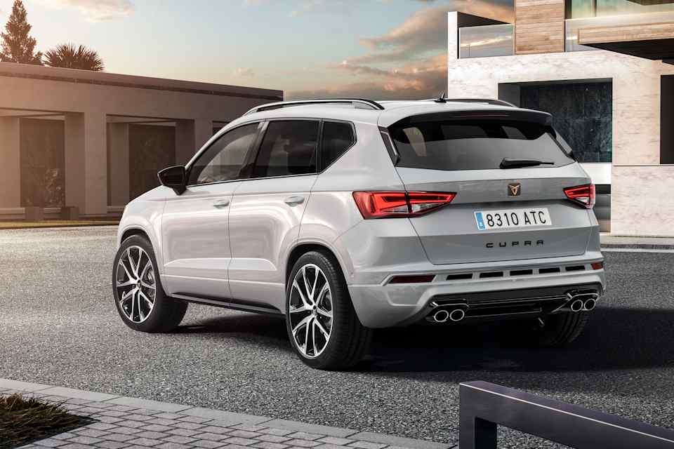Cupra crossover arka görünümü