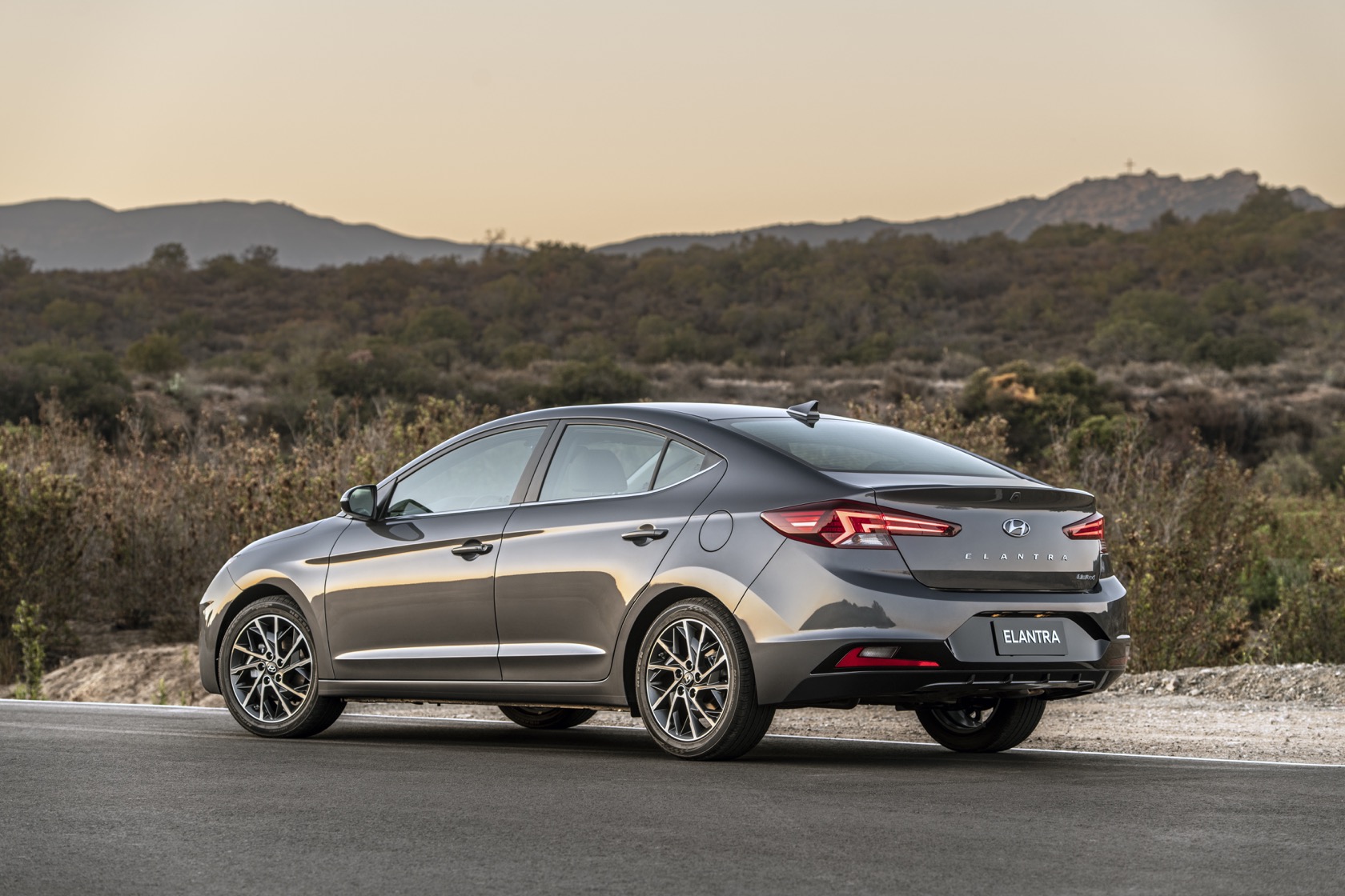 2019 Hyundai Elantra daha güvenli ve yakışıklı
