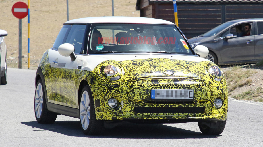 2020 Mini E’nin kabin içi görüntülendi