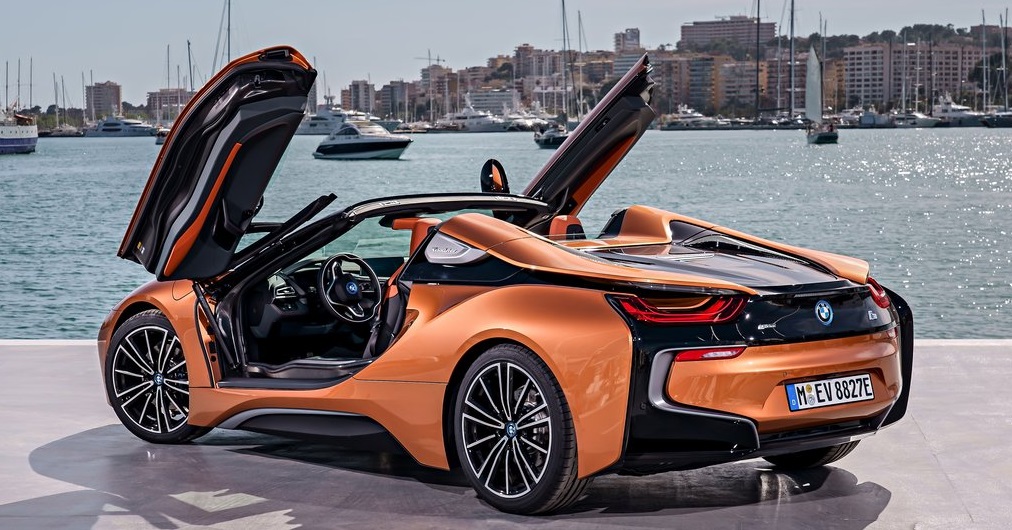 BMW i8 Roadster arka görünümü
