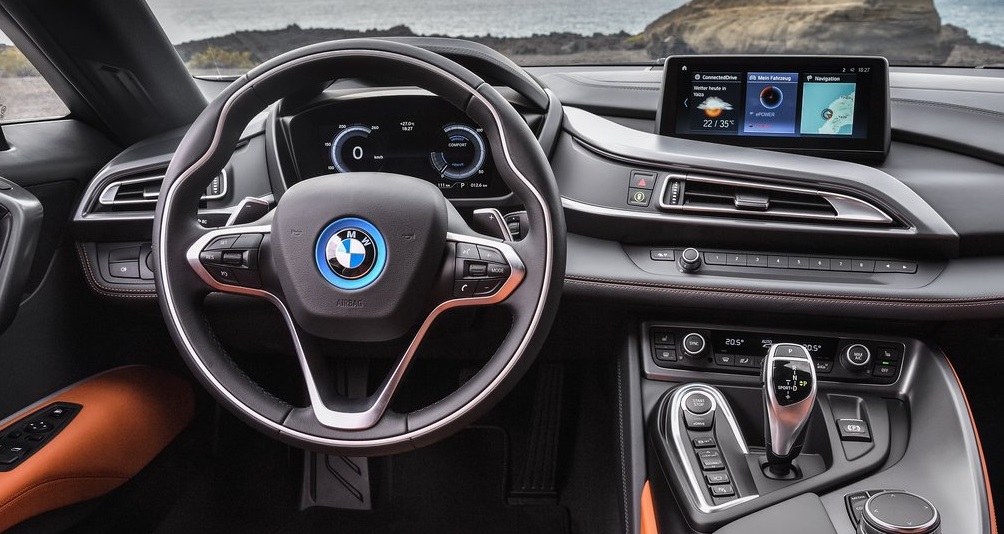 BMW i8 Roadster ön konsolu